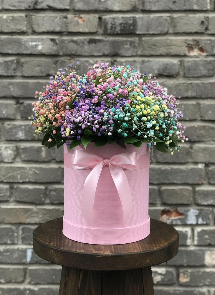 Цветочная композиция из Гипсофила и Розы в шляпной коробке в Куйбышево Ростовская область