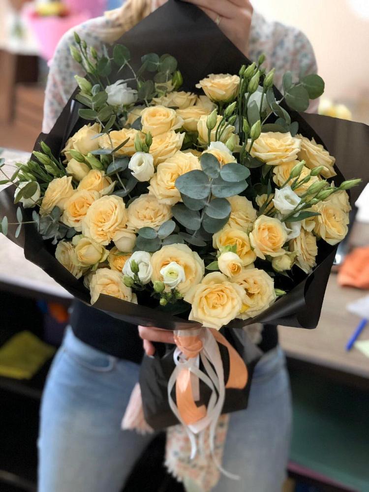 Букет цветов из: Розы и Лизиантусы в Куйбышево Ростовская область