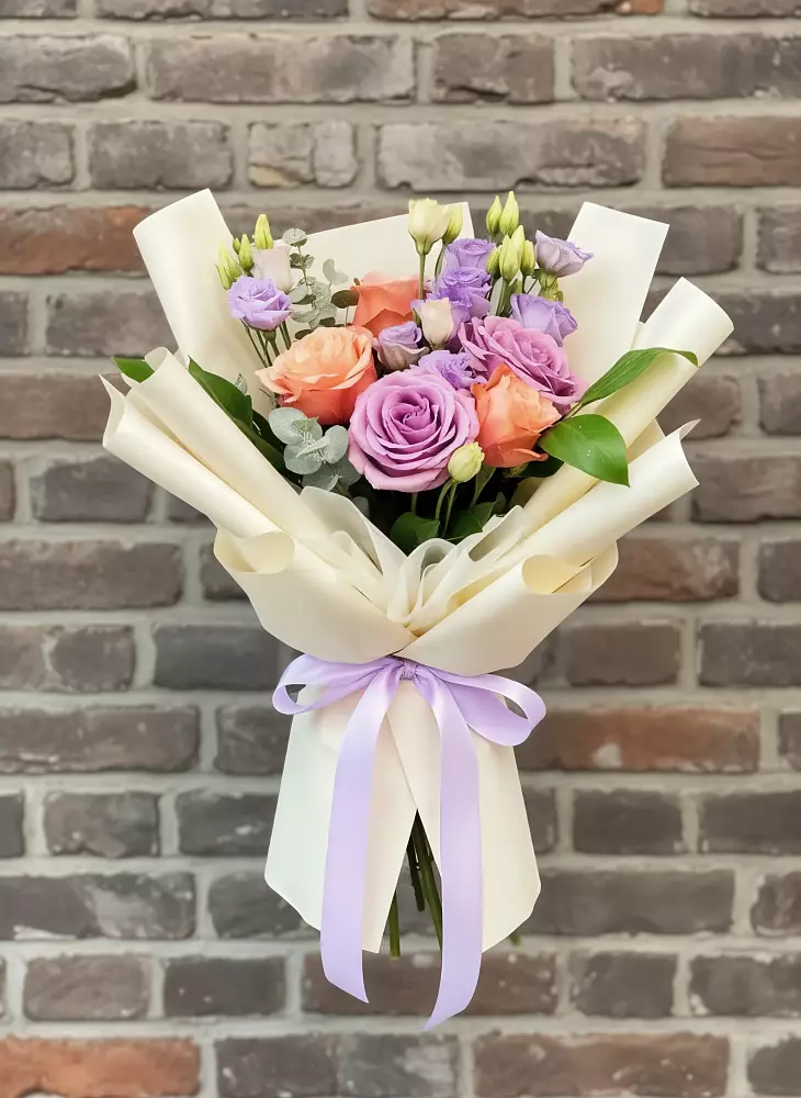 Букет цветов из: Лизиантусы и Розы в Куйбышево Ростовская область