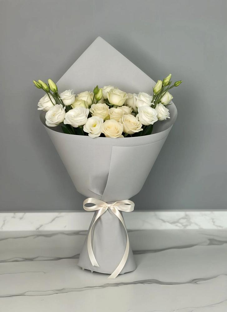 Букет цветов из: Розы и Лизиантусы в Куйбышево Ростовская область