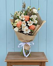 Букет цветов из:  Альстромерии, Лизиантусы, Розы и Хризантемы в Куйбышево Ростовская область