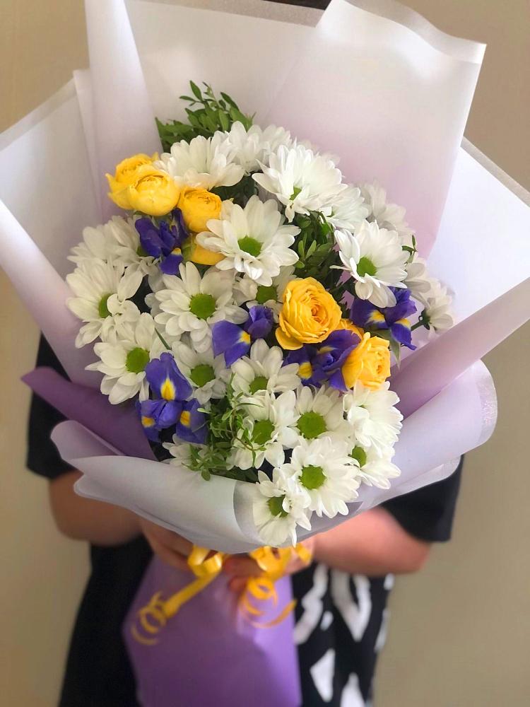 Букет цветов из: Ирисы, Хризантемы и Розы в Куйбышево Ростовская область