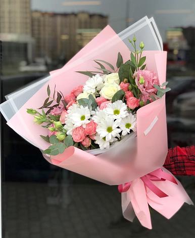 Букет цветов из: Розы, Лизиантусы и Хризантемы в Куйбышево Ростовская область