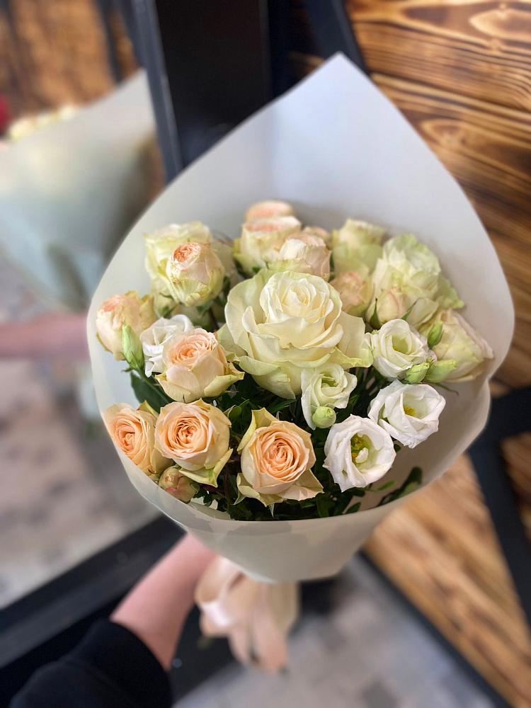 Букет цветов из: Розы и Лизиантусы в Куйбышево Ростовская область